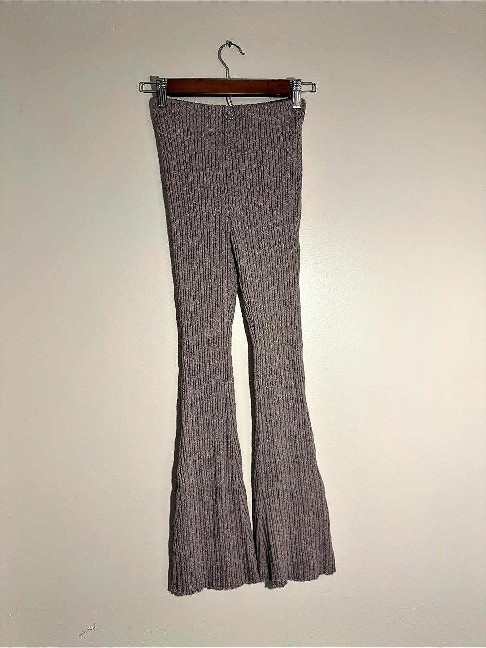 Urban Outfitters Ribbed Flare Pants in Gray Small Like New